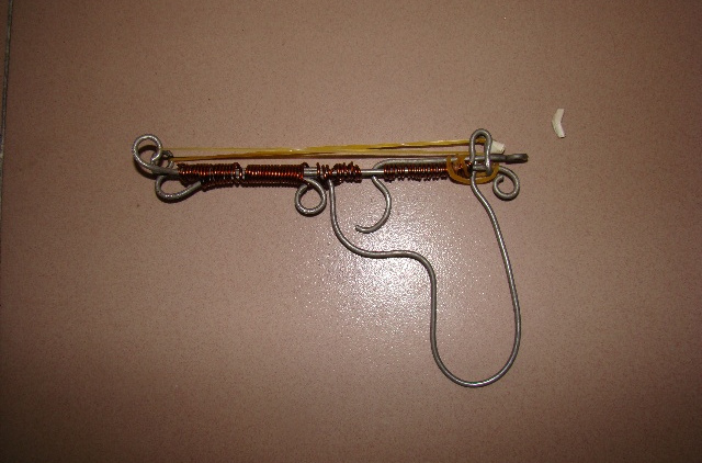  p>纸弹弓枪又称纸弹弓,弹弓枪,是上世纪六七十年代流行于小学校园里