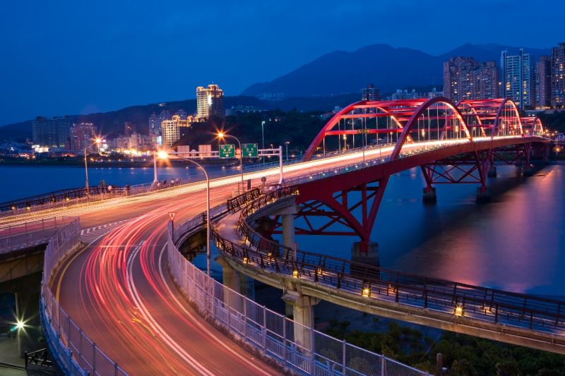  p>关渡桥位于台湾省台北市淡水河口,连接关渡与八里地区. /p>