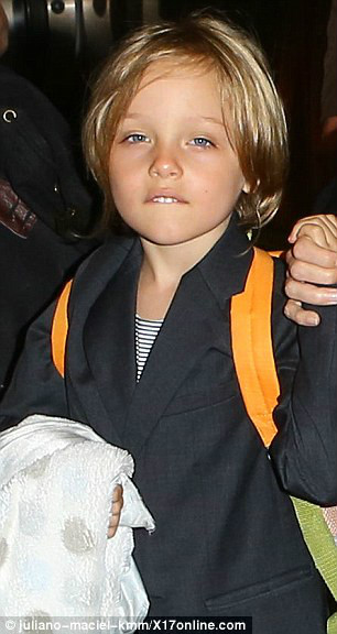 诺克斯.里昂.朱莉-皮特