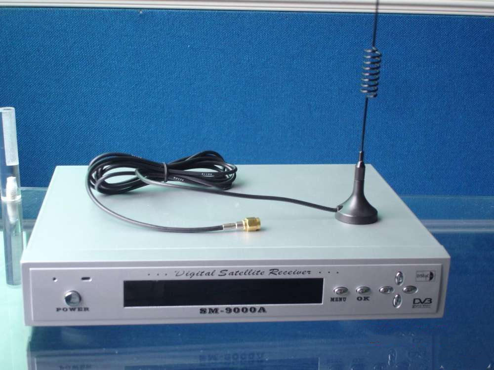 是以卫星通信网络作为传输平台,以电视机作为用户终端的设备