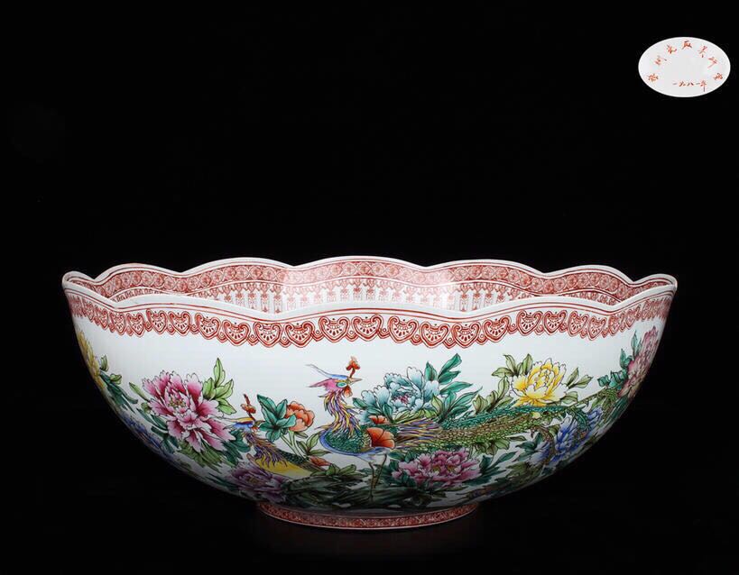  p>薄胎瓷亦称"脱胎瓷","蛋壳瓷".