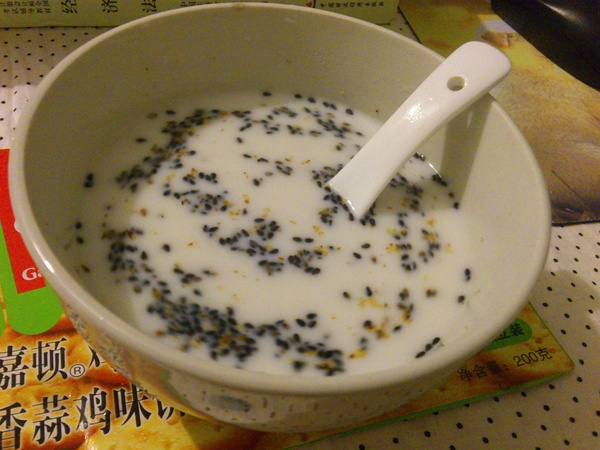 黑芝麻牛奶
