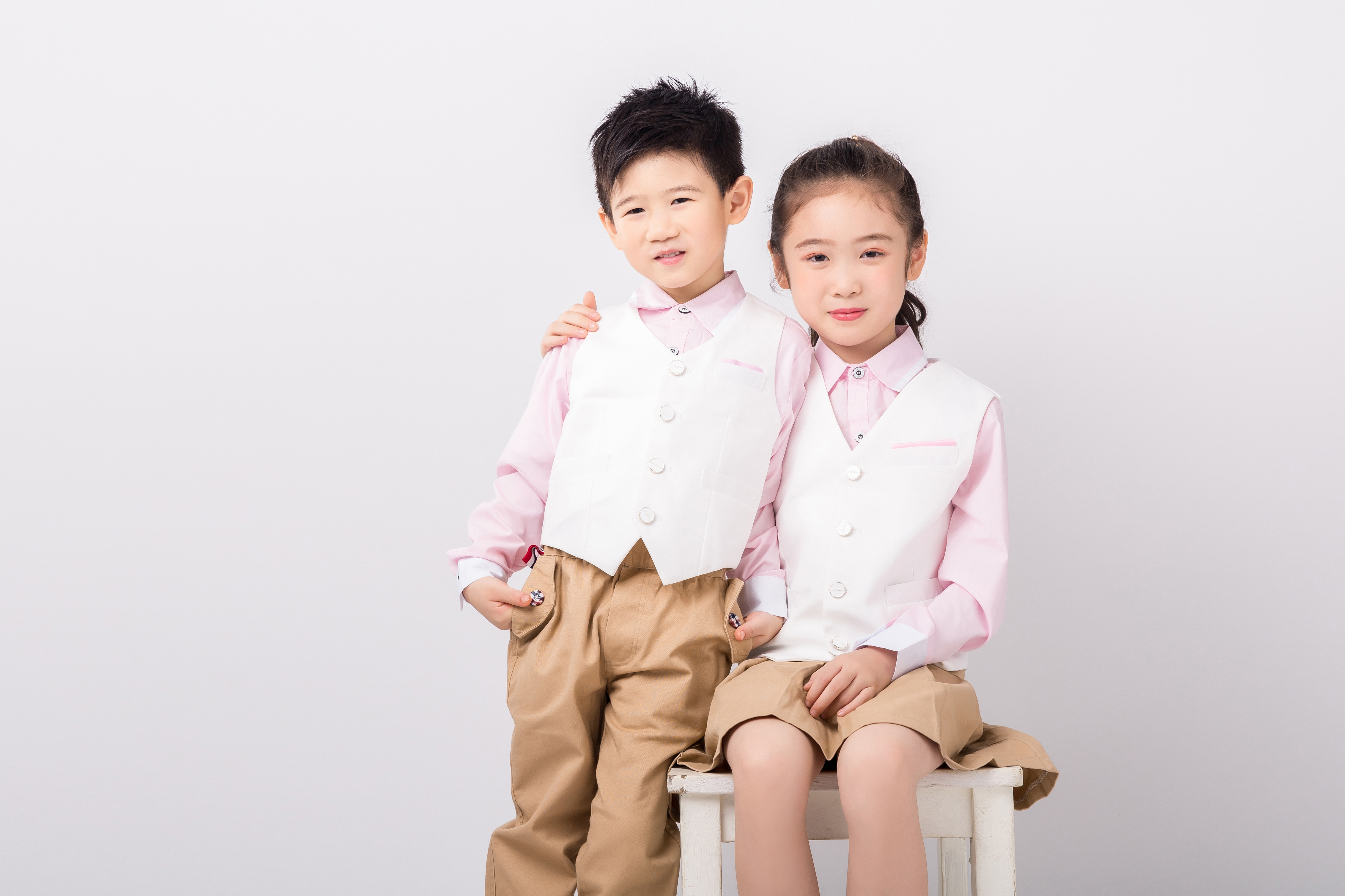  p>格格四爷组合,大陆童星组合,由 a target="_blank" href="/item/邓