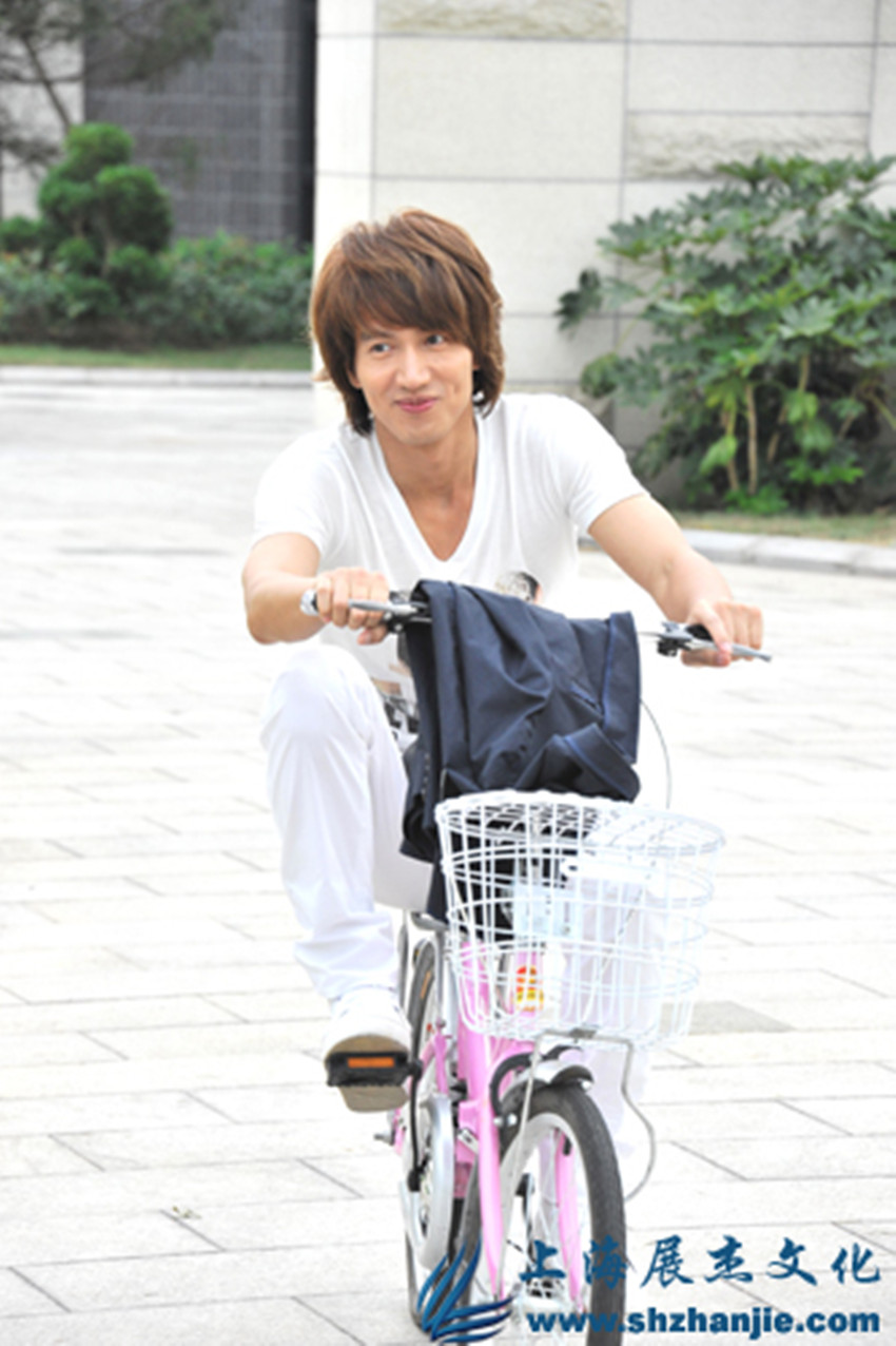  p>《我的灿烂人生》是东方卫视定制剧,由 a target="_blank" href="