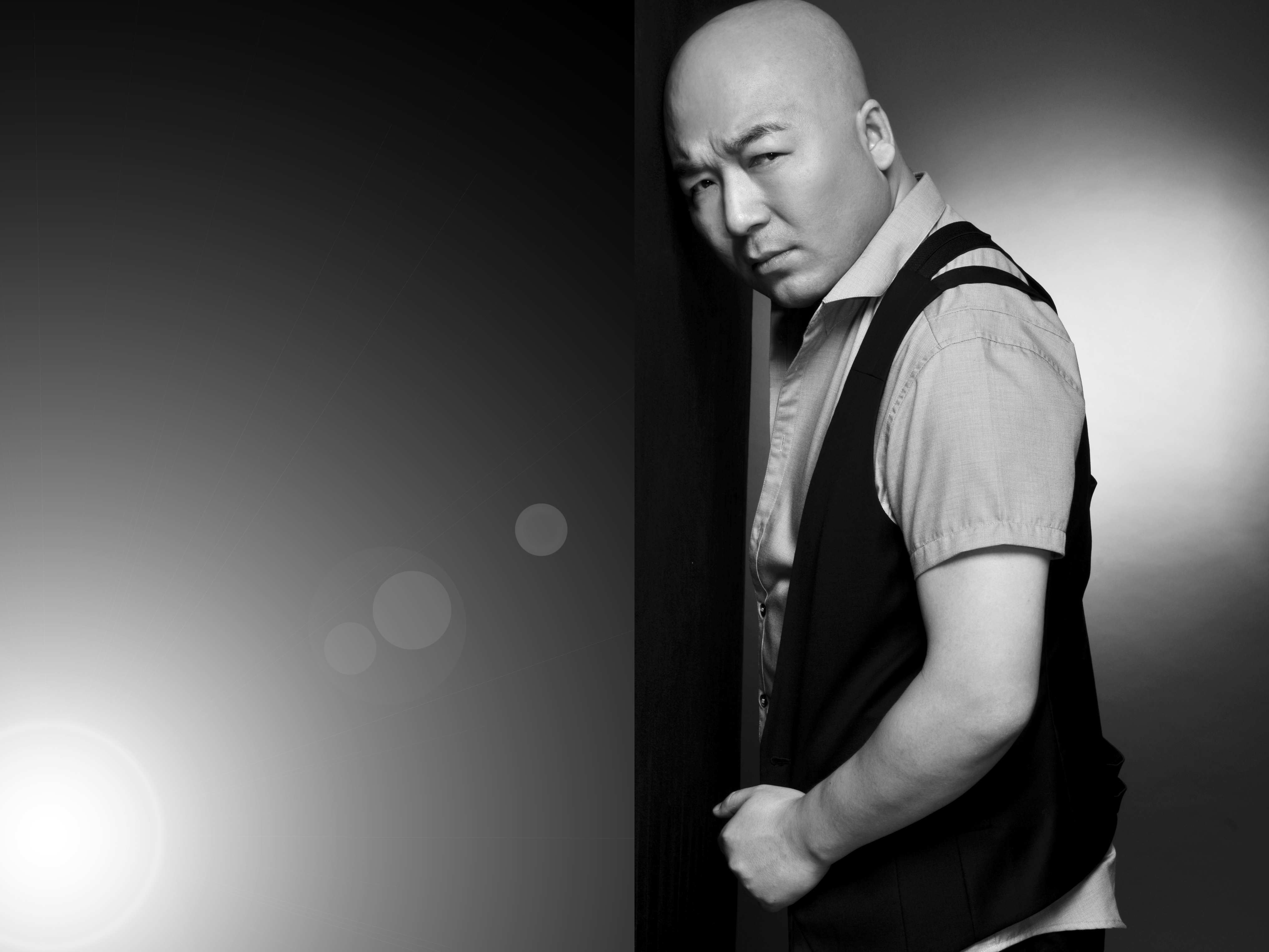  p>《我不是存心让你伤悲》是曹义演唱的一首歌曲.