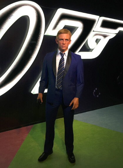 是一家专注于高仿真蜡像,硅胶像,人物雕塑,硅胶机器人,影视道具,博物