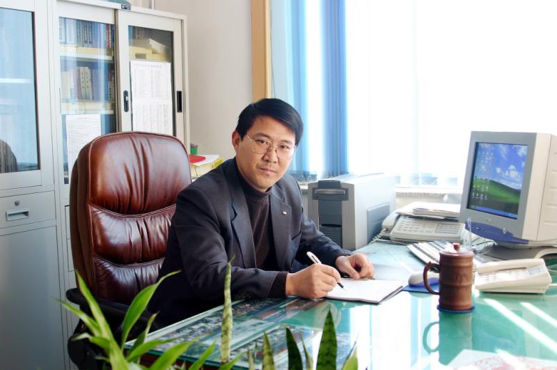  p>刘炳君,男,1962年12月生,汉族,山东省栖霞市人,1986年7月毕业于