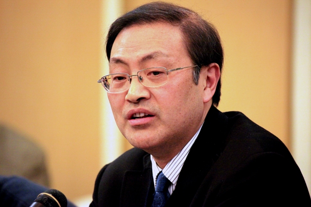  p data-id="gnbkiqgh3g">管向群,男,汉族,1959年2月出生,江苏海安人