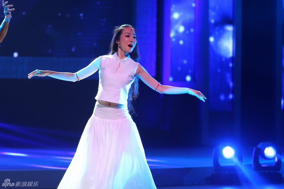  p>萨顶顶(sa dingding),原名周鹏,出生于河南省平顶山市,中国内地