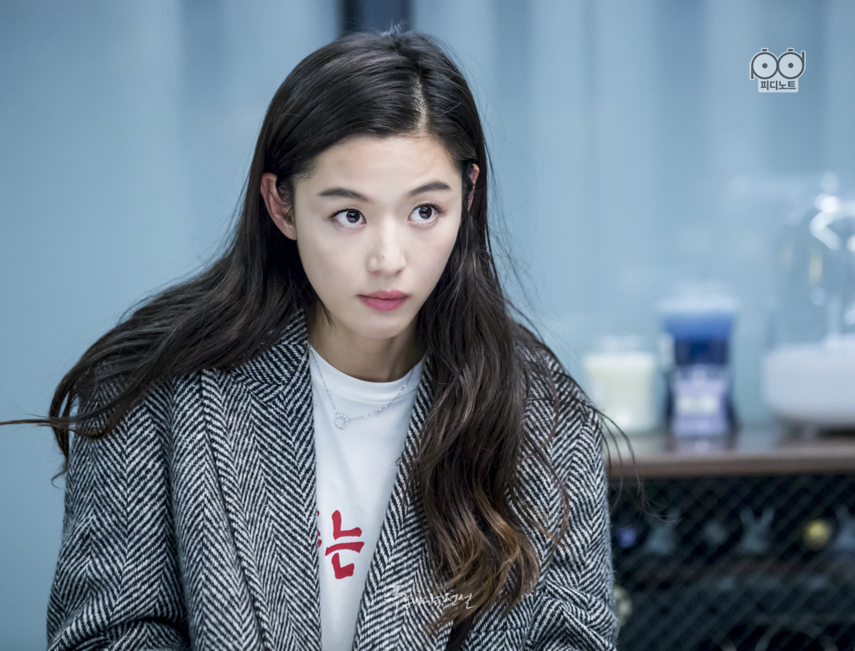  p>《蓝色大海的传说》是韩国sbs电视台于2016年11月16日起在水木档