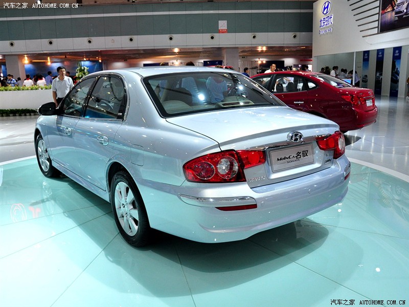 名驭是由北京现代技术中心在ef索纳塔车型的基础上,针对中国市场消费