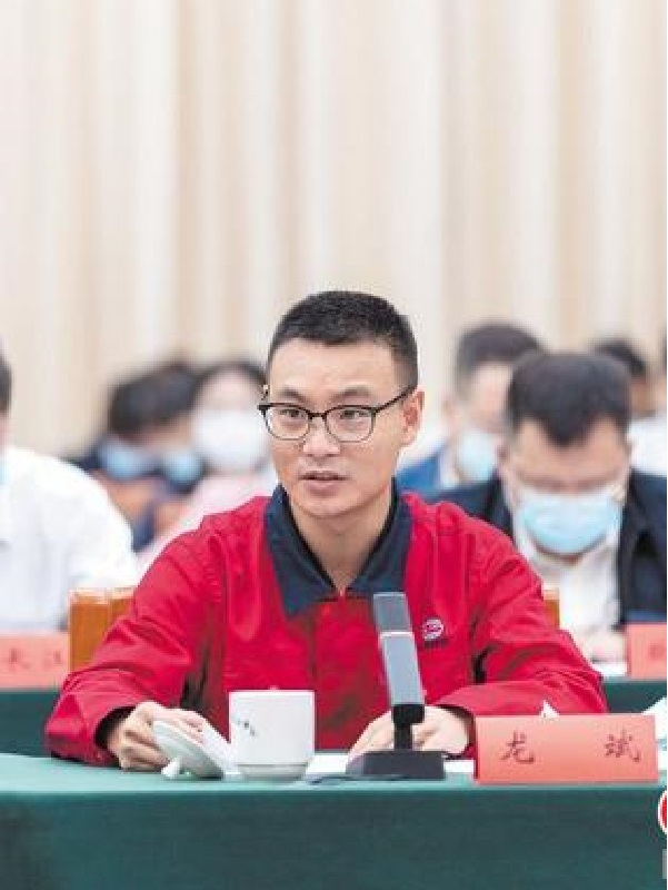 龙斌