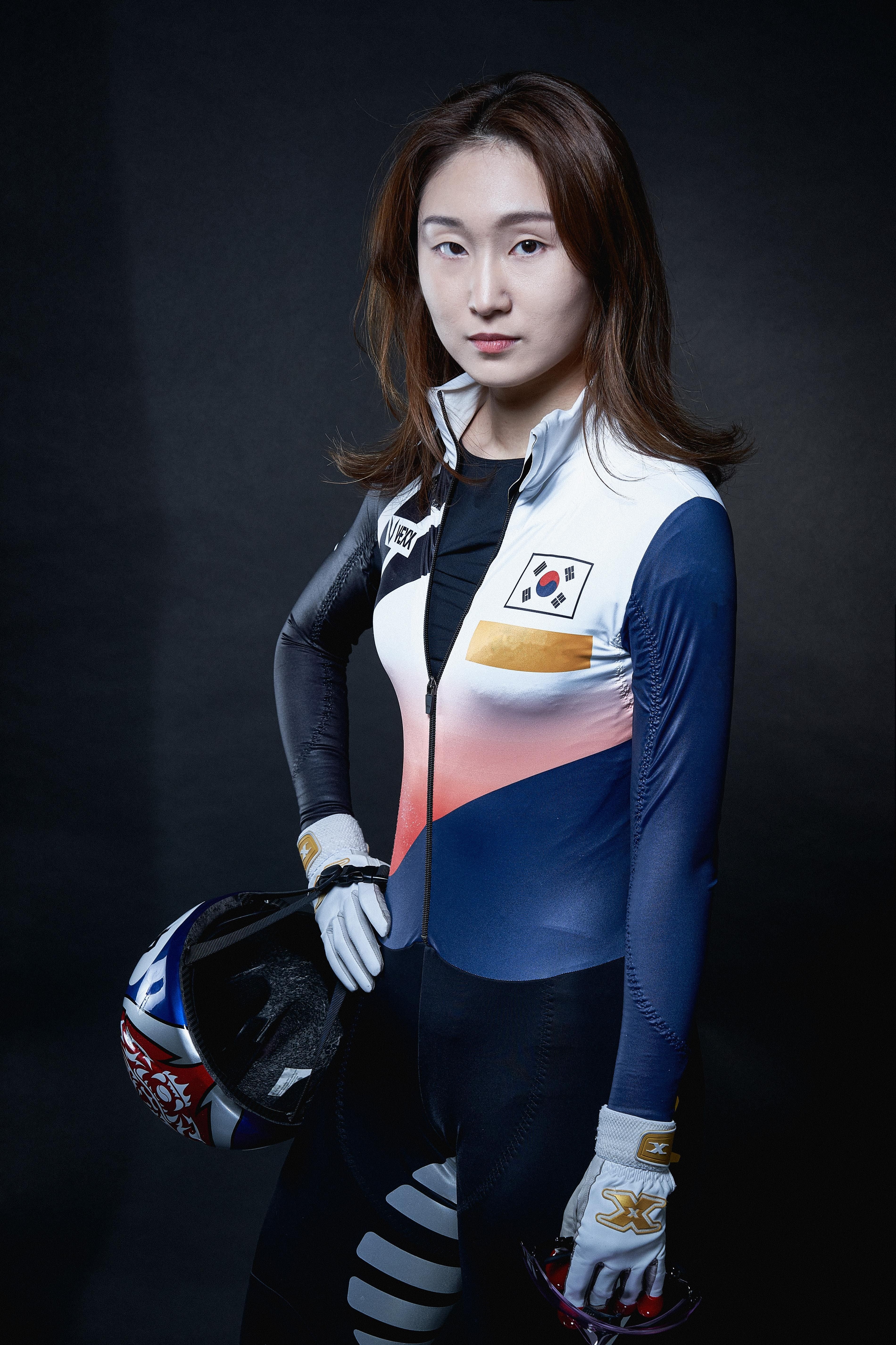 ref" data-ctrid="sxvfr9eijljv">崔敏静,1998年9月9日出生于韩国首尔