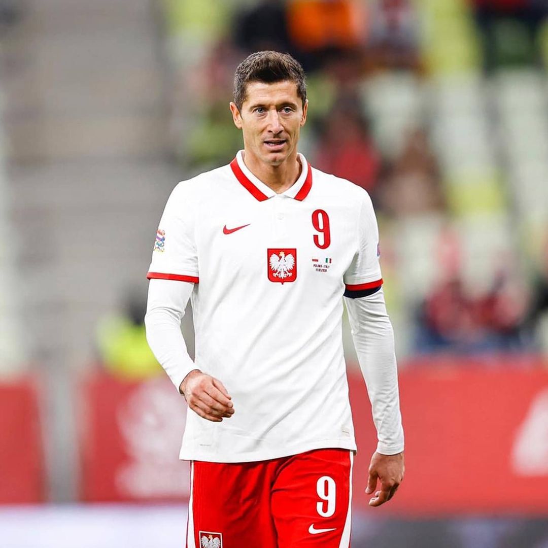 莱万多夫斯基(robert lewandowski),1988年8月21日出生于波兰首都华沙