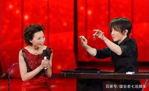 刘谦消失6年后再登猪年春晚，观众好奇，这六年他干嘛去了？_百科TA说