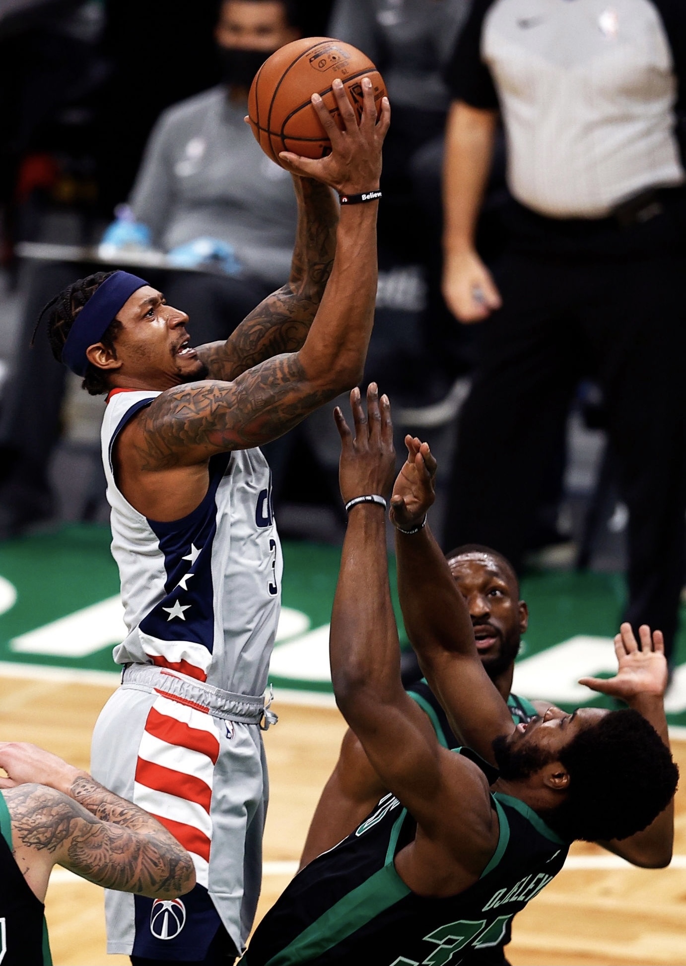 布拉德利·伊曼纽尔·比尔