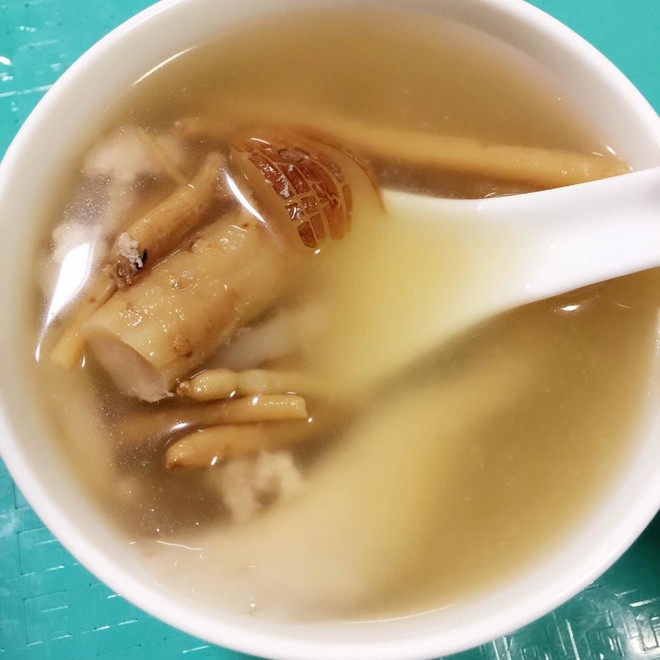  p>麦冬五味子党参瘦肉汤是由五味子,姜,麦冬为主要食材做成的一道