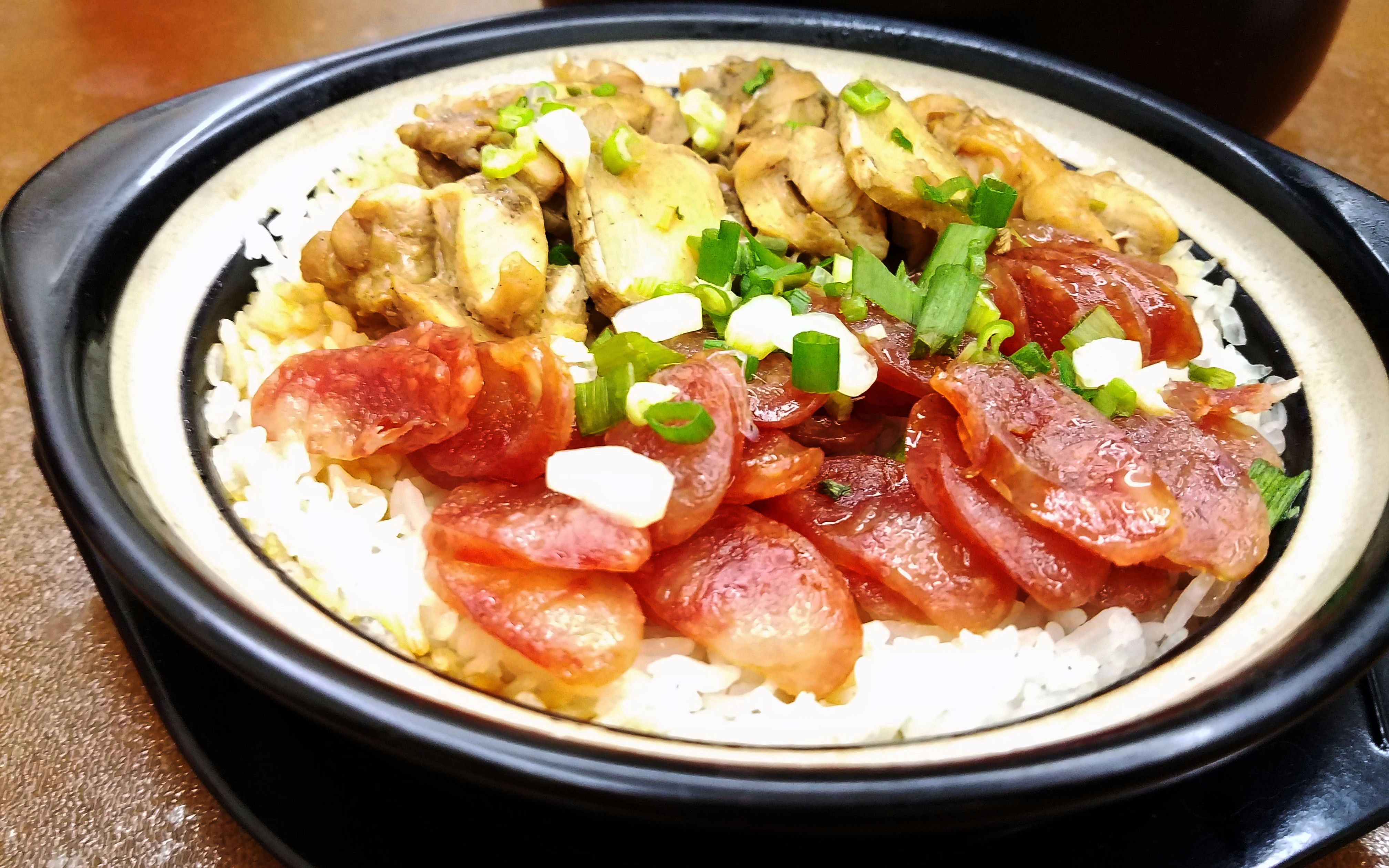 鸡肉煲仔饭