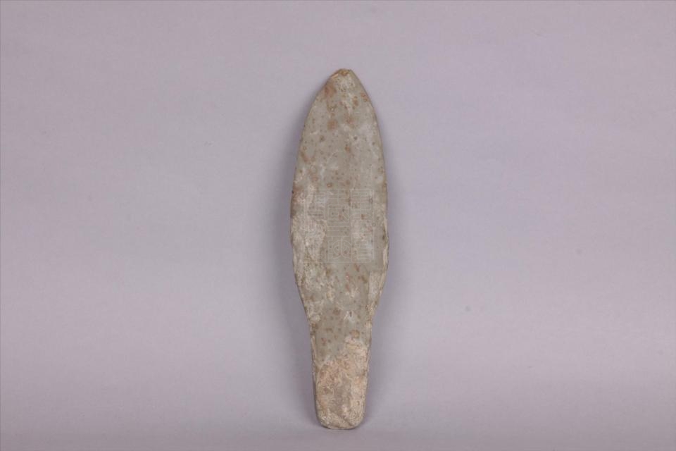 新石器时代磨制石矛