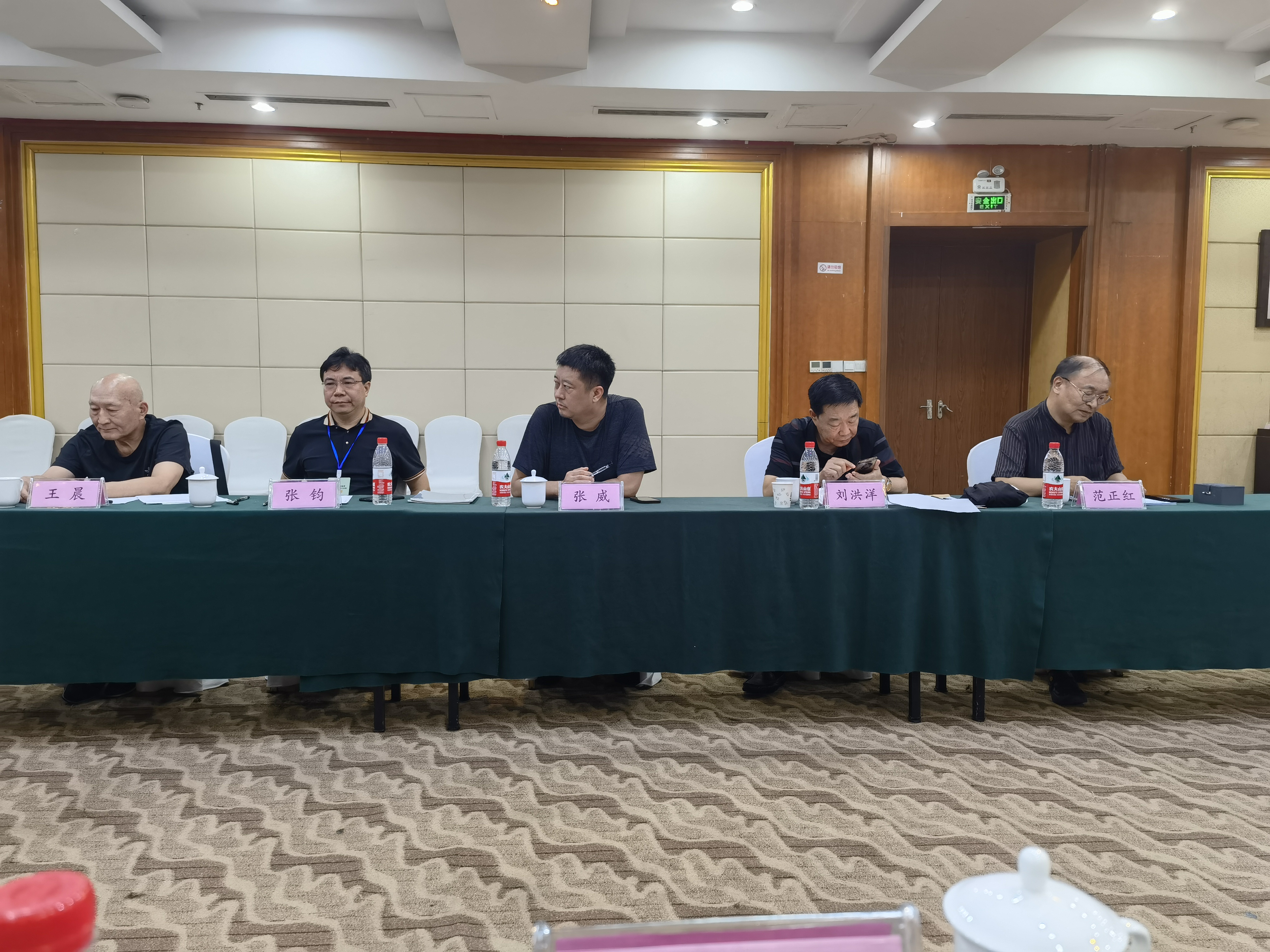 字文仲,号冷玄,别署眠琴馆 ,散墨庐,  听秋草堂,  匠斋.