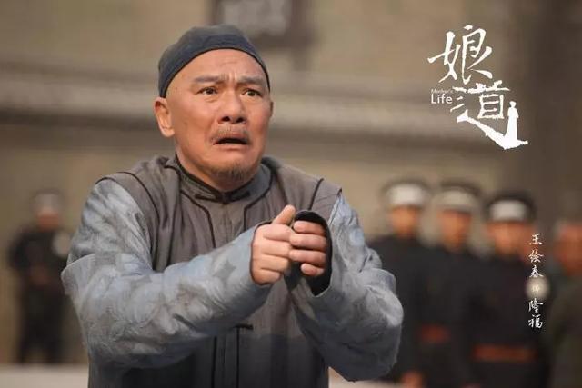 王绘春：因《雍正王朝》走红，长相酷似申军谊，感情经历却不同_百科TA说