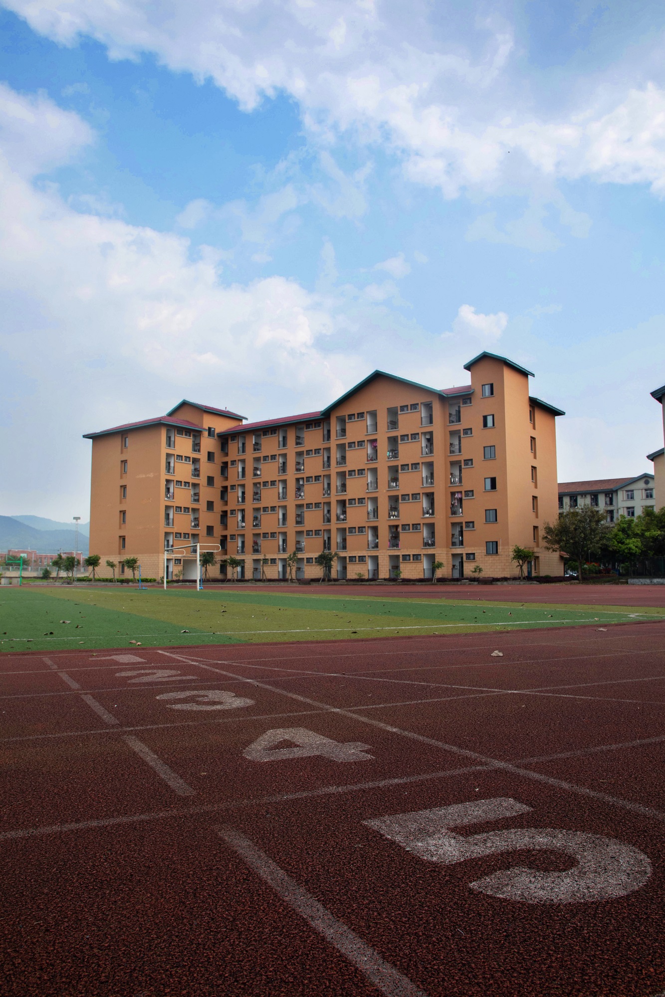  p>重庆轻工职业学院,是一所2011年3月经 a target="_blank" href="