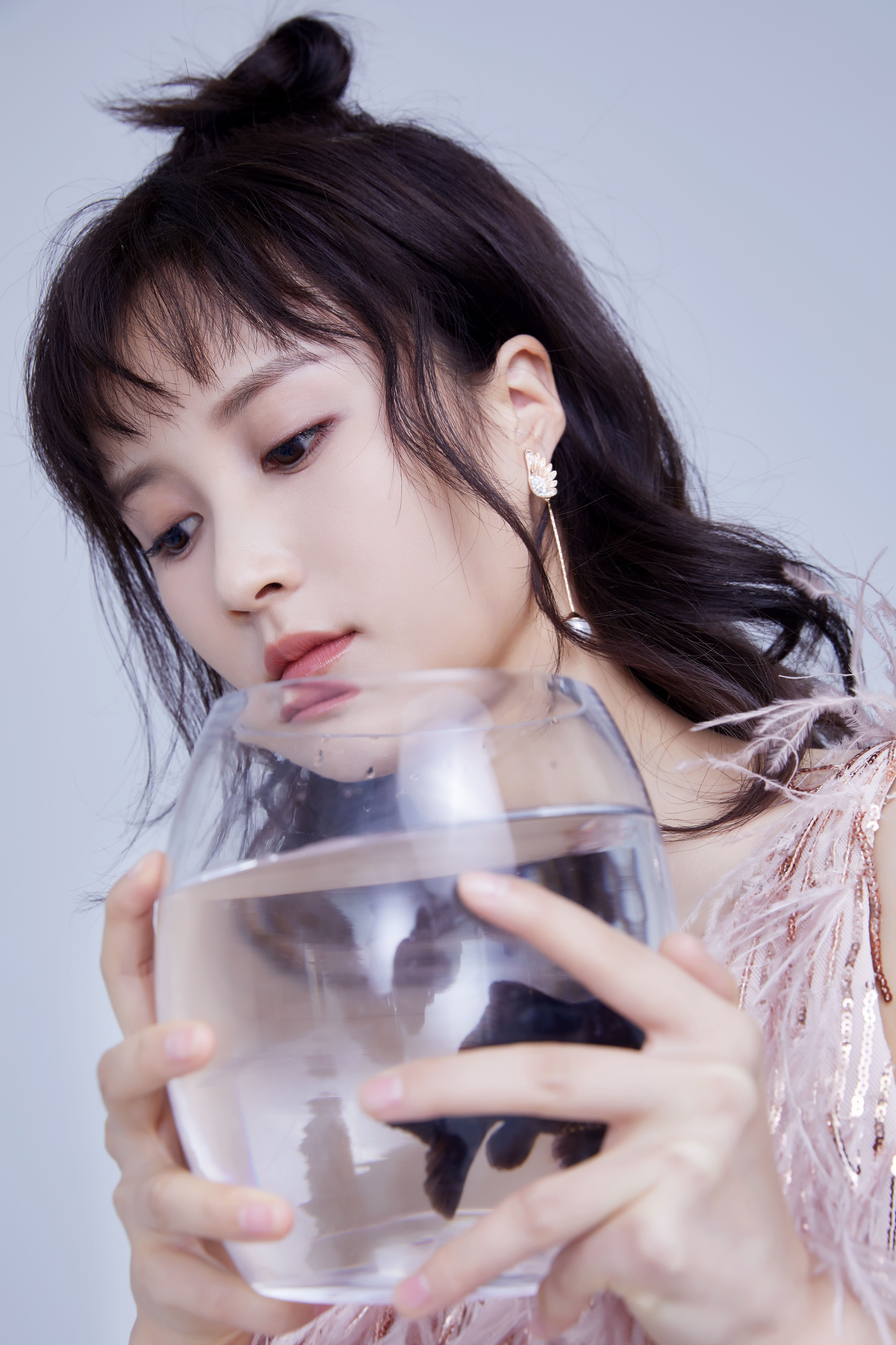 data-id="gnt5x5mgu3">李诺,1995年9月27日出生于湖南,中国内地女演员