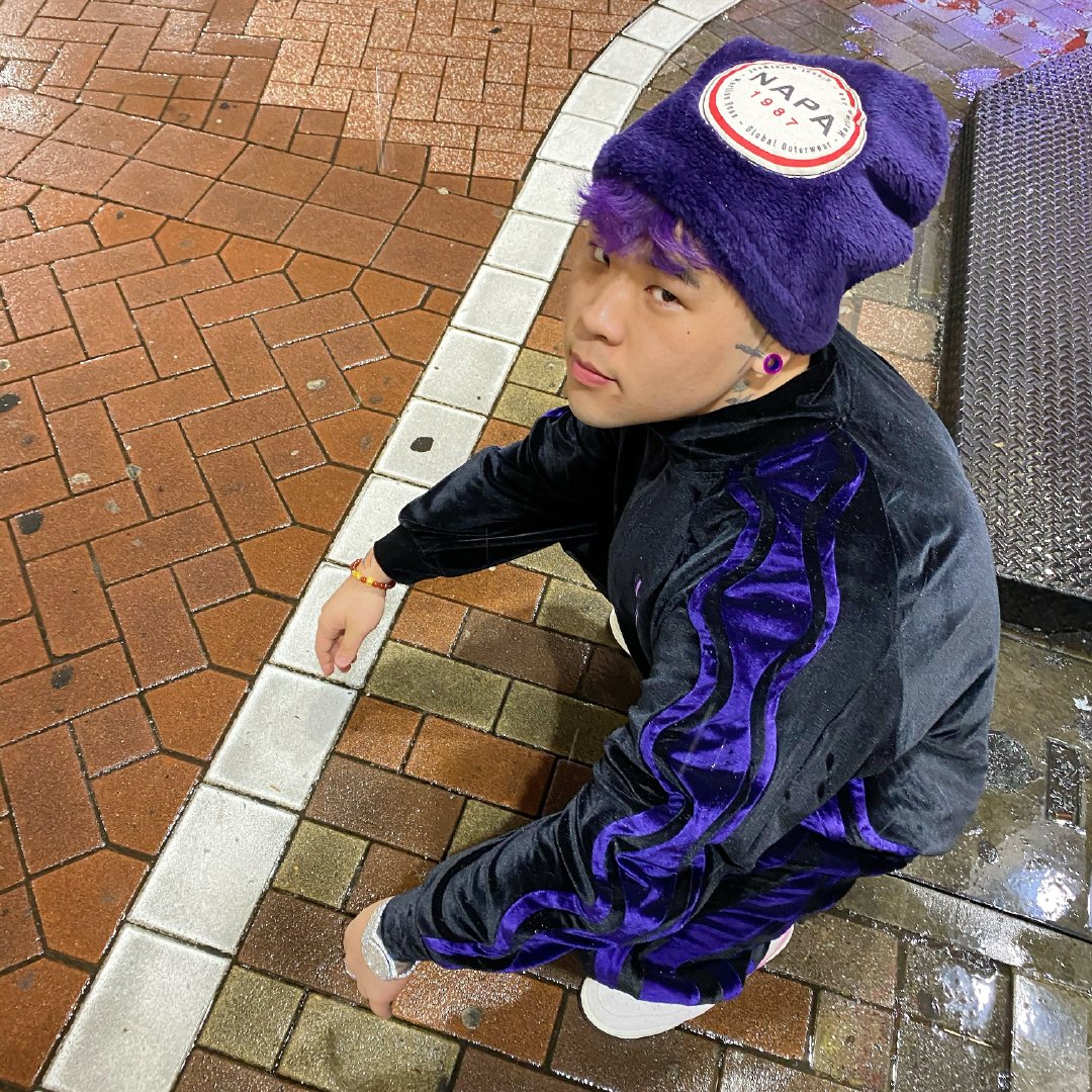  p>丁震(knowknow),别名dzknow,1996年5月3日出生于江苏省南京市,中国