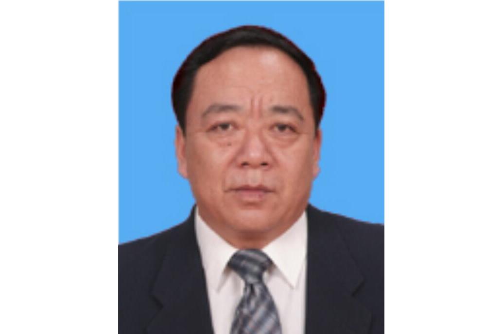 毕业于中国书画学院,中国书法家协会研修班成员.