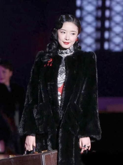 北京最“壕”地产商王永红：欠债百亿逃往外国，带走女明星和70亿_百科TA说
