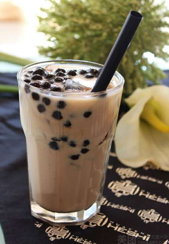  p>珍珠奶茶(bubble tea),又称波霸奶茶,简称珍奶,是一项流传于台湾的