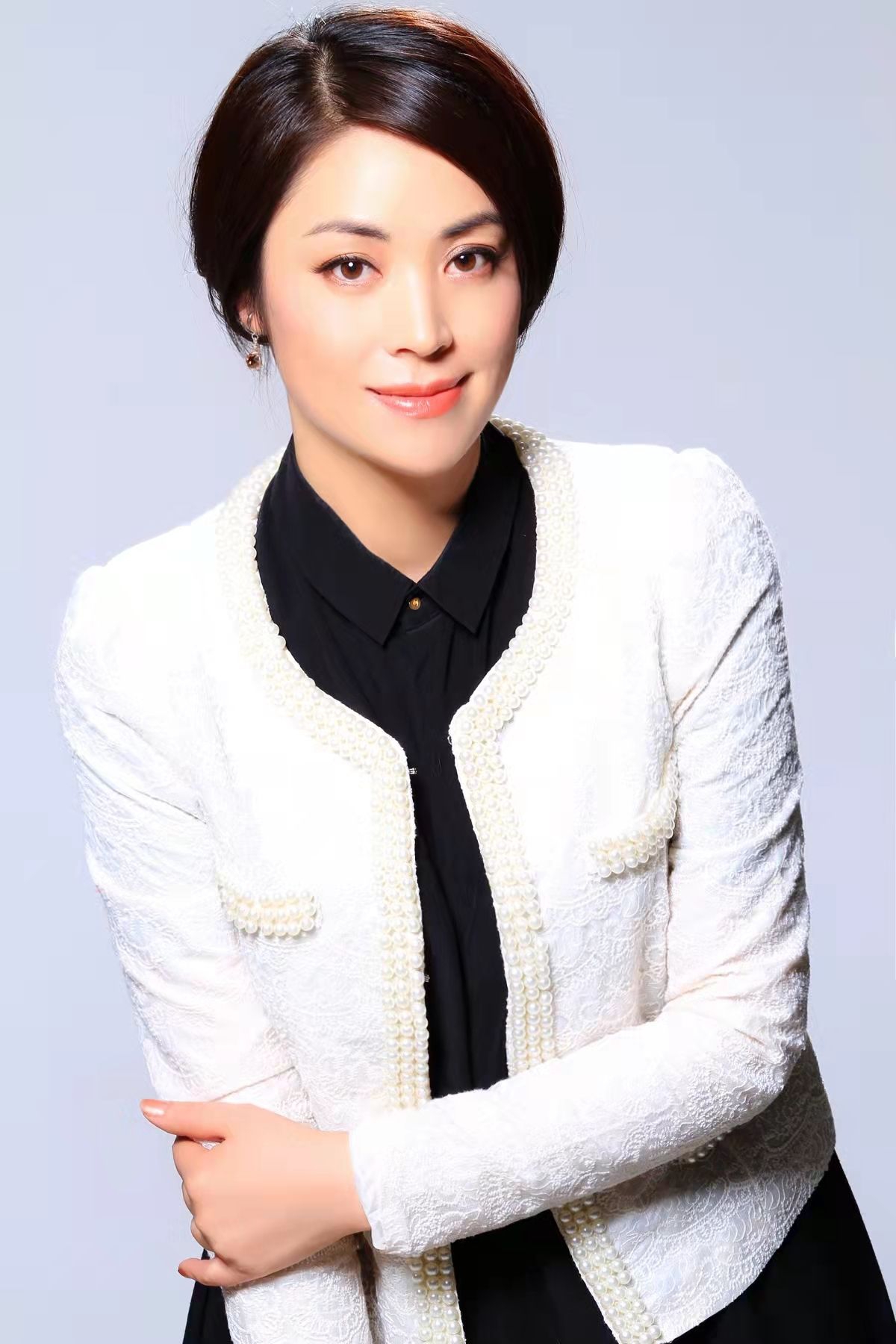 p data-id="gnrs1icbd0">周木杨( i>原名周媛媛 /i>),毕业于 a