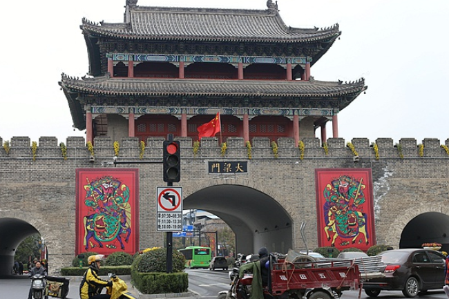  p> a target="_blank" href="/item/开封城墙/1053896" data-lemmaid