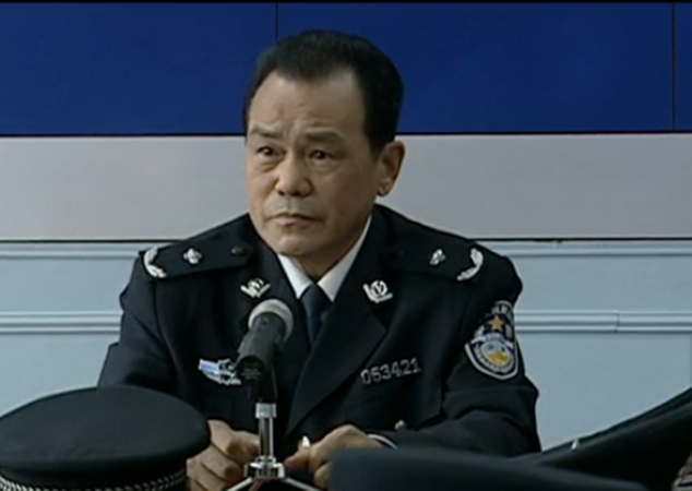 任长霞 /a>》中的角色,由演员 a target="_blank" href="/item/李万年