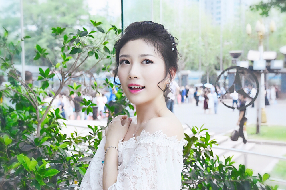  p>辛嘉宝,中国内地女主持人,毕业于 a target="_blank" href="/item