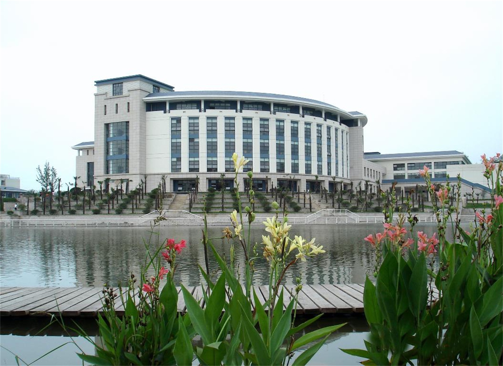  p> b>南京审计大学 /b>(nanjing audit university),简称"南审",是
