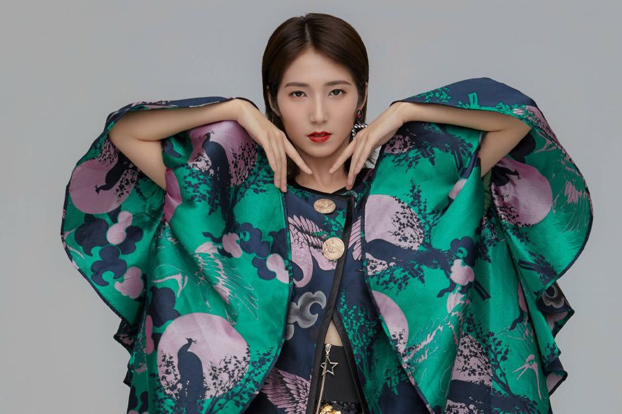  p>张嘉欣,出生于广州,内地歌手.