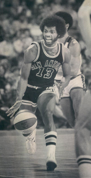  p>詹姆斯·塞拉斯(james silas),1949年2月11日出生于美国 a target=