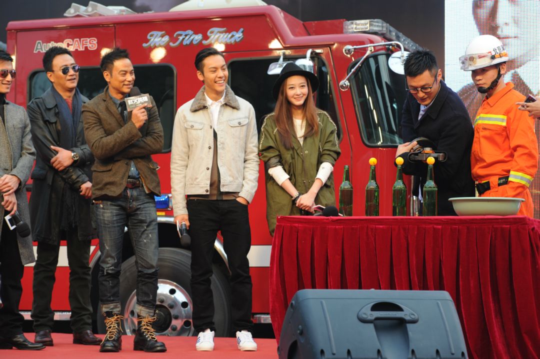 的剧情灾难电影,由 a target="_blank" href="/item/谢霆锋/139911"