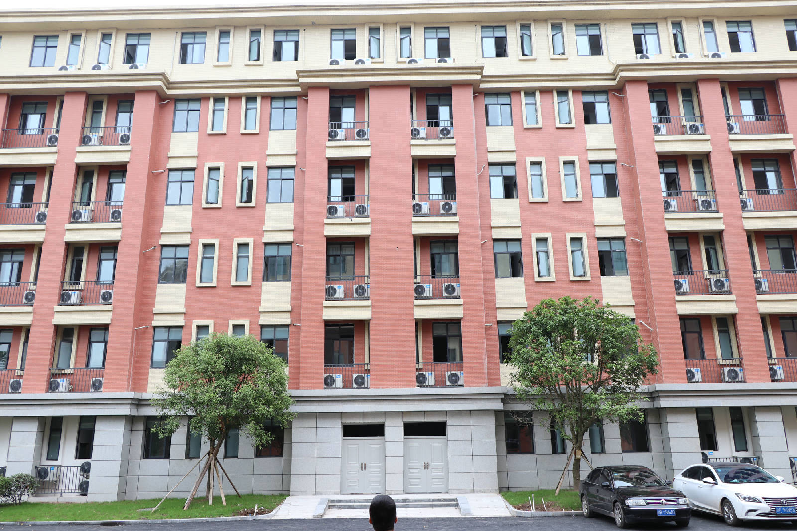  p>四川省平昌中学( i>pingchang middle school /i>),坐落于素有"