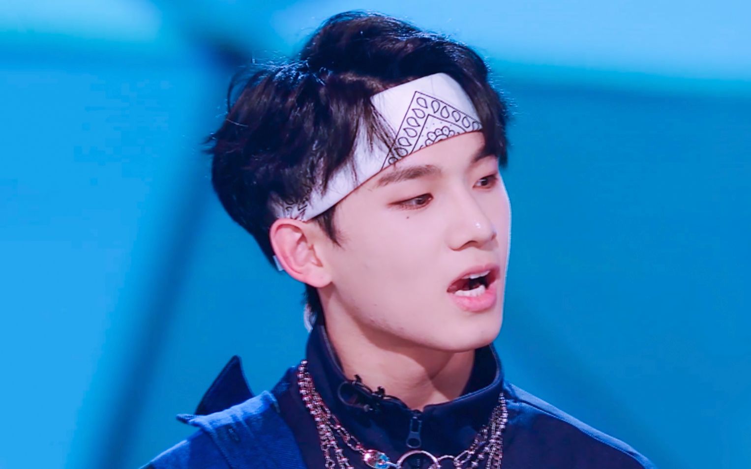  p data-id="gnwzekcomz">姚琛,1998年3月23日出生于重庆市,中国内地