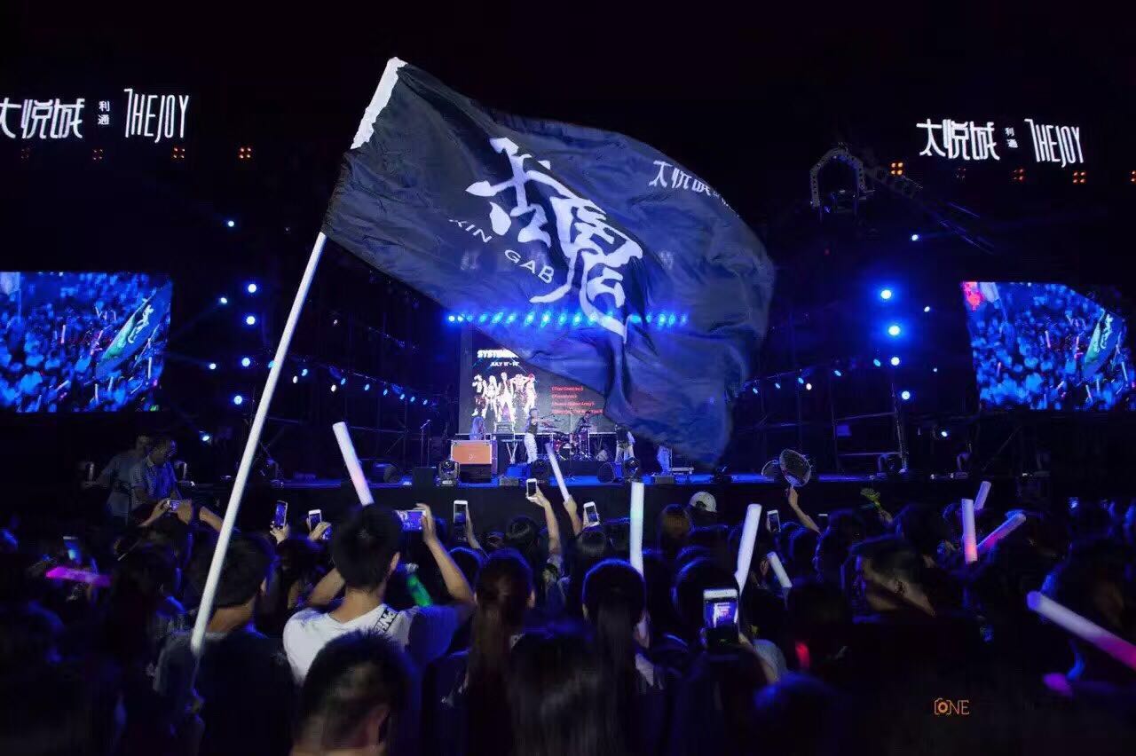 苦鬼,1984年4月8日出生于湖南省常德市,中国内地男歌手,苦鬼乐队主唱