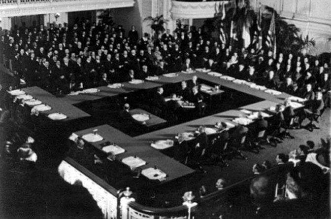 大战结束后,美,英,日等帝国主义国家为重新瓜分远东和太平洋地区的 a