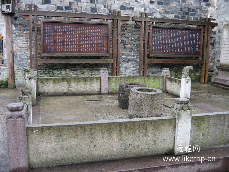 紫阳街上的古井很多,可是惟独千佛井在群井中名