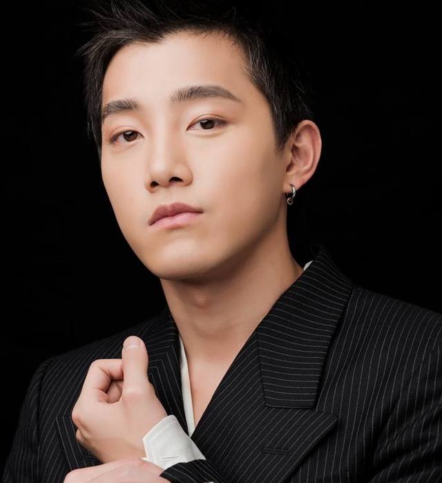  p>范世錡 i>(曾用名:范世琦) /i>,1992年3月23日出生于吉林省白城市