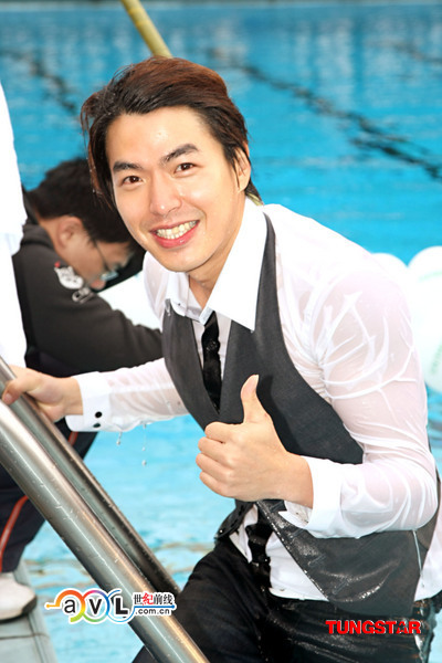  p>李威(leewei),1980年7月9日出生于中国台湾台北市,中国男演员,歌手