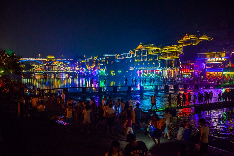  p>凤凰古城景点,是 a target="_blank" href="/item/国家历史文化