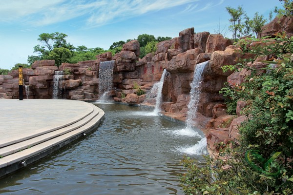  p>南屏山位于江安县城近郊,是江安县城南一道天然屏障. /p>