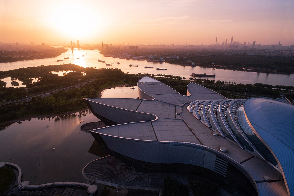  p>广东,简称"粤", a target="_blank" href="/item/中华人民共和国