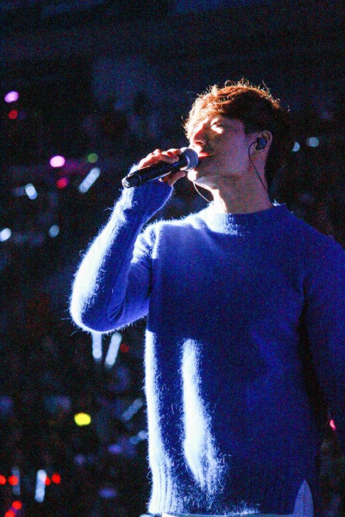 时隔三年,金钟国这位当年的三冠王再次用他那细腻温柔的嗓音演绎了